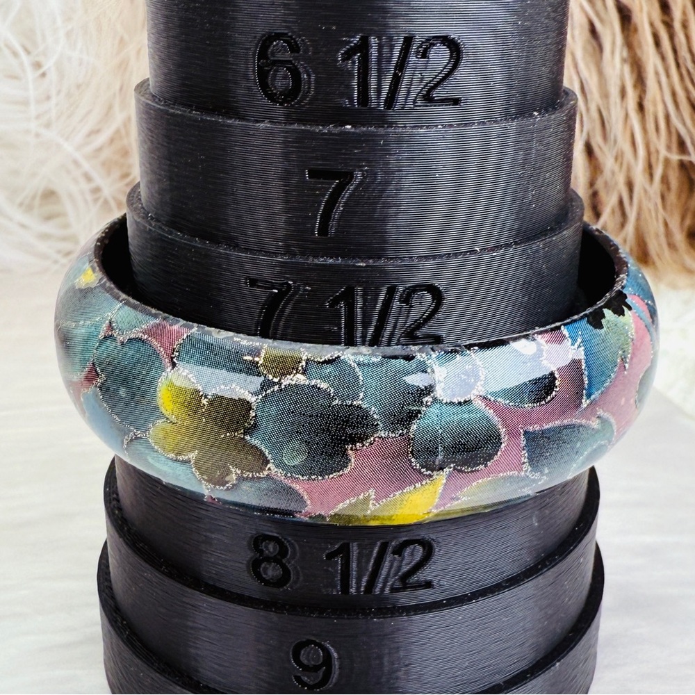 Vintage Floral Pattern Bangle Bracelet - image 2